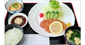 豚カツ定食　900円